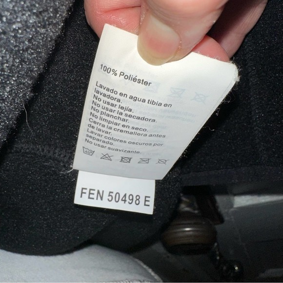 Helly Hansen - fine knit jackets with polartec fleece lining. Size Women’s Large - Picture 12 of 16